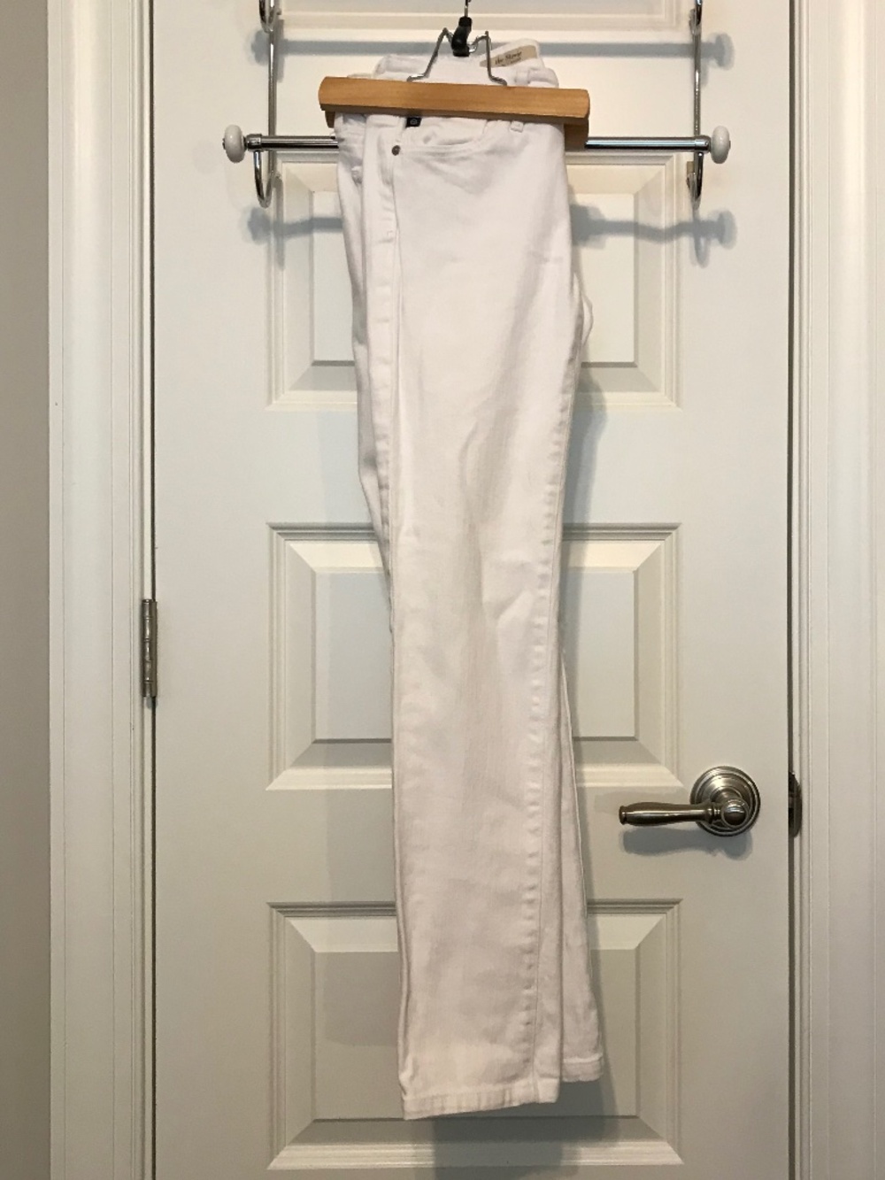 AG “the Stevie” slim straight 5 pocket bright white jeans (25R)